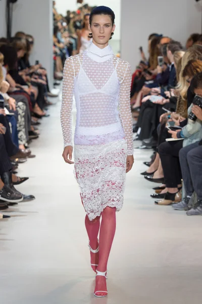 Look 32